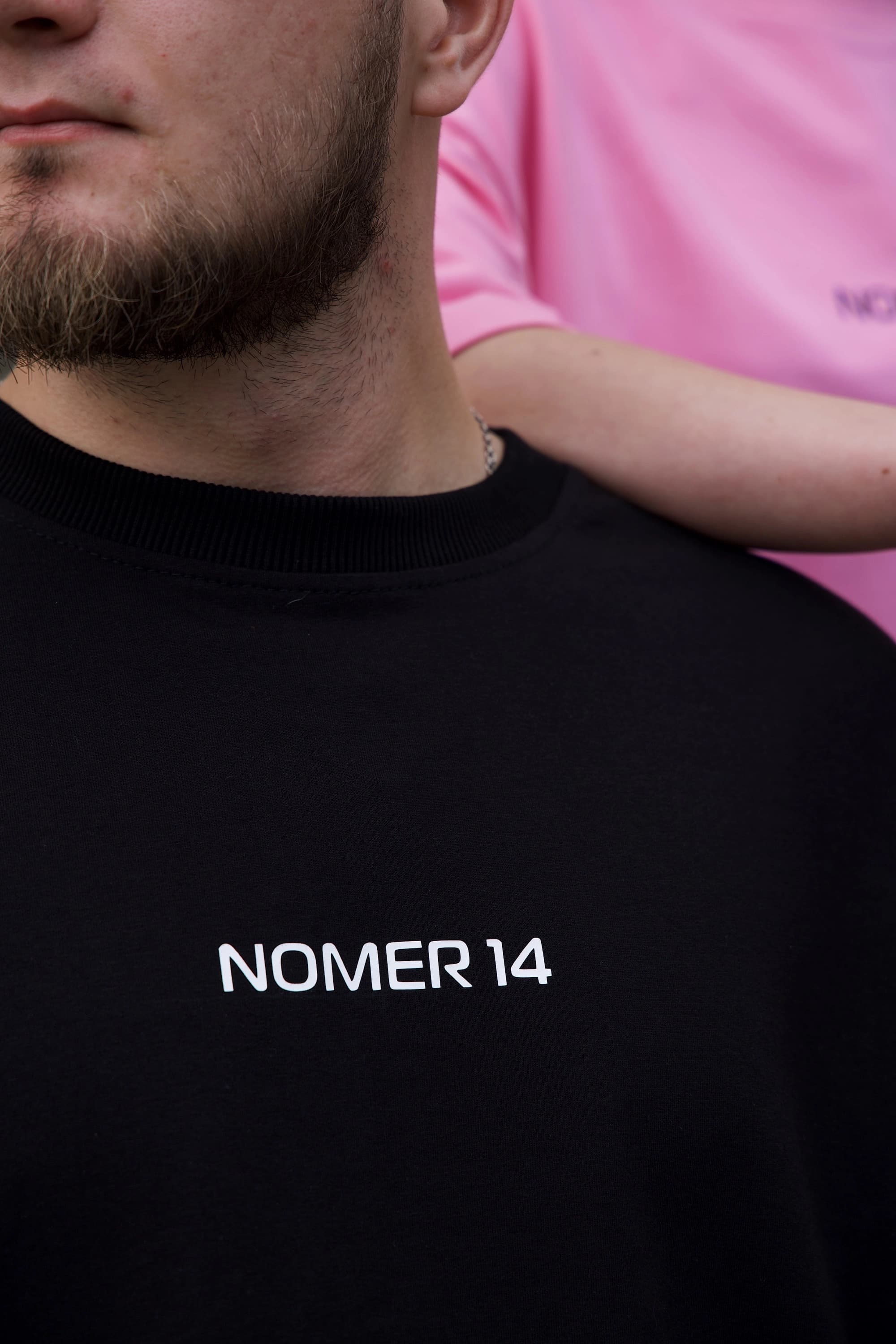 Чорна футболка